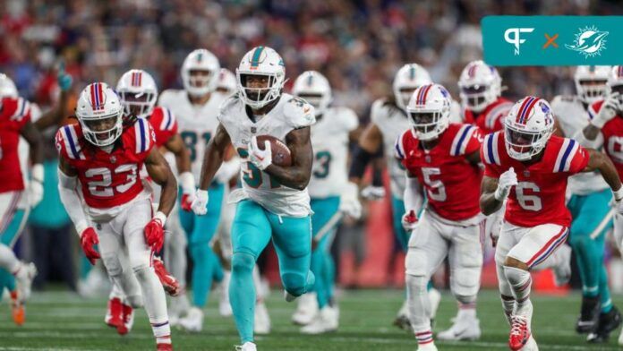 Miami Dolphins running back Raheem Mostert (31) runs the ball for a touchdown during the second half against the New England Patriots at Gillette Stadium.