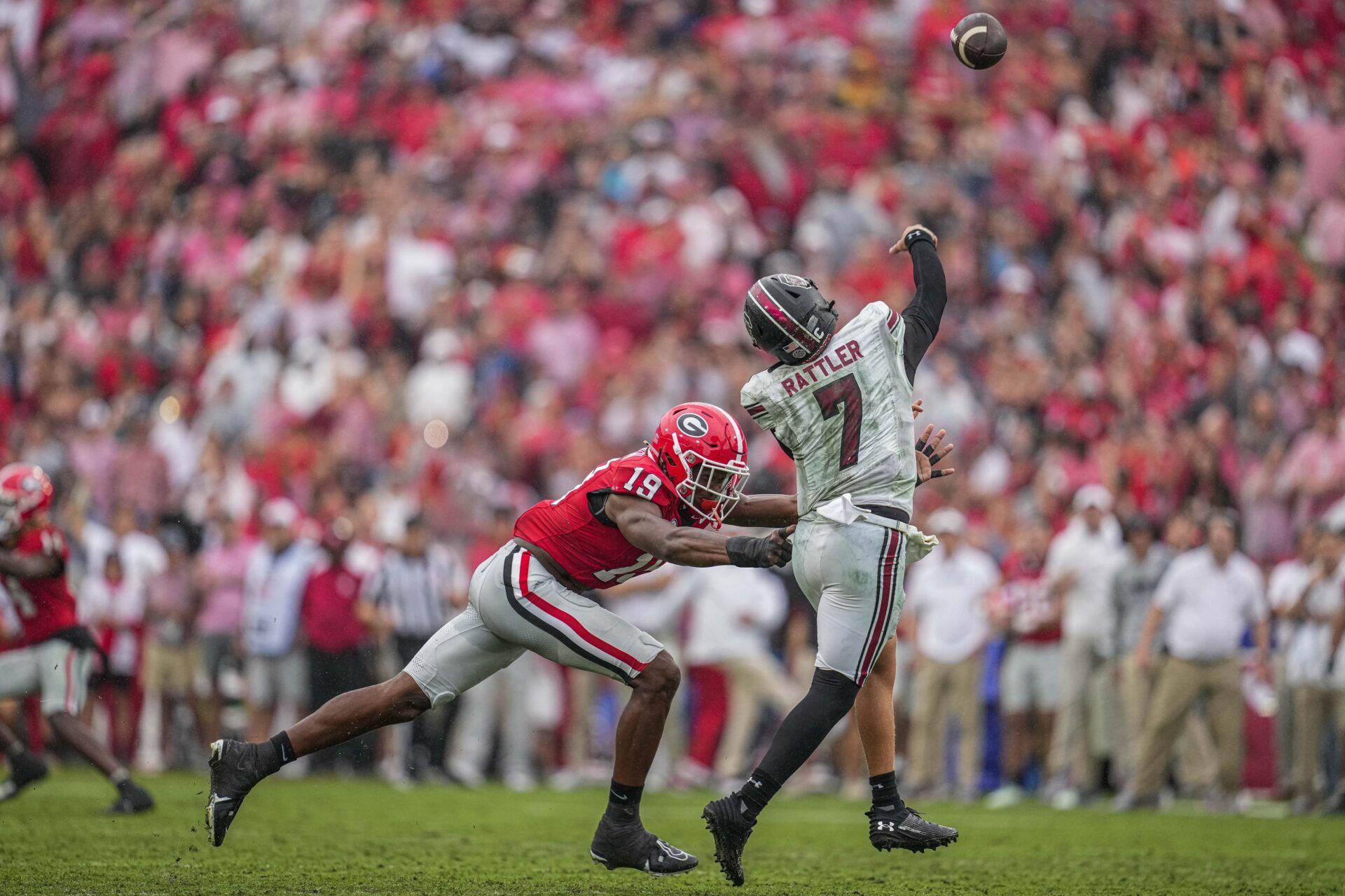 South Carolina Gamecocks QB Spencer Rattler barely gets off pass vs. Georgia.