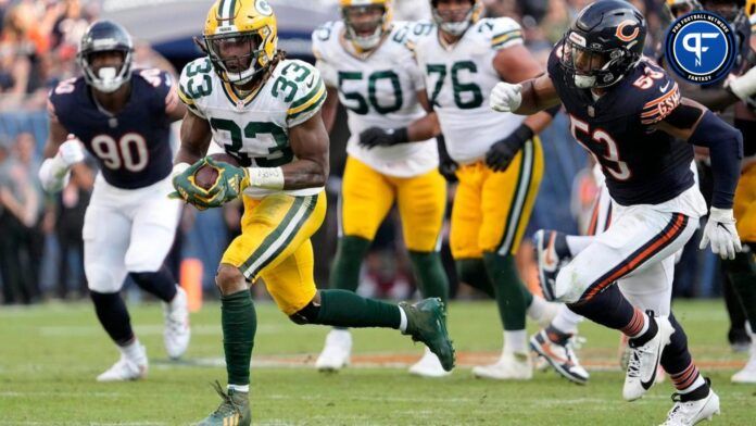 Green Bay Packers RB Aaron Jones (33) runs the ball against the Chicago Bears.