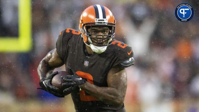 Cleveland Browns wide receiver Amari Cooper (2) runs the ball against the Tampa Bay Buccaneers during overtime at FirstEnergy Stadium.