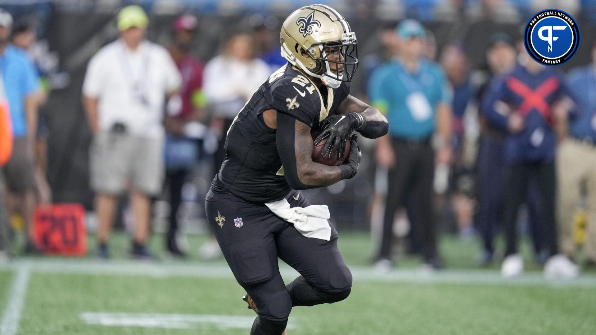 New Orleans Saints running back Jamaal Williams (21) runs against the New Orleans Saints during the first quarter at Bank of America Stadium.