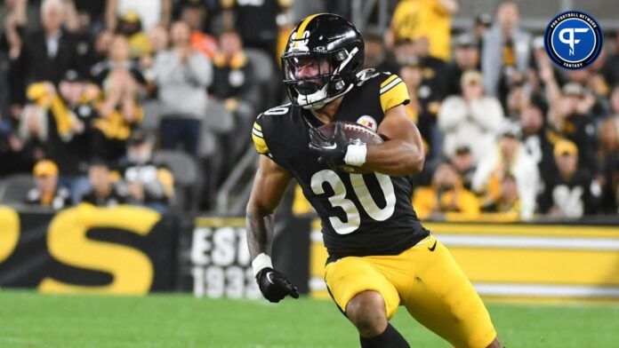 Jaylen Warren (30) runs the ball in the second quarter during a game against the Cleveland Browns at Acrisure Stadium.