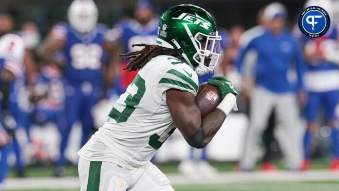 Dalvin Cook (33) carries the ball against the Buffalo Bills during the first half at MetLife Stadium.