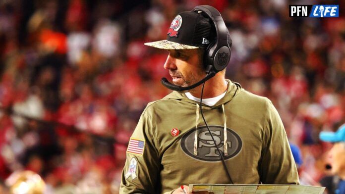 Kyle Shanahan on the sideline against the Los Angeles Chargers during the second quarter at Levi's Stadium.