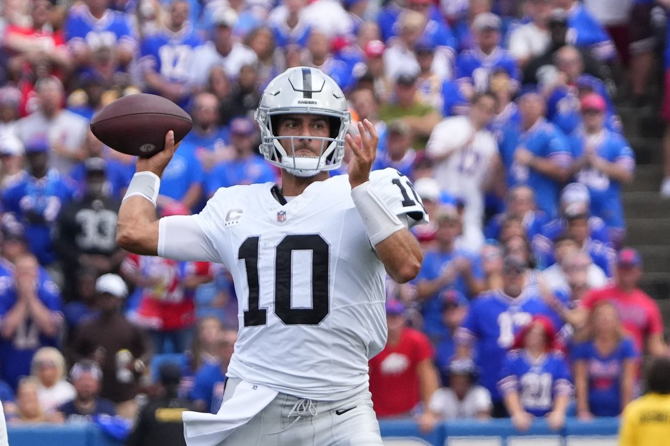 Jimmy Garoppolo (10) throws the ball against the Buffalo Bills during the first half at Highmark Stadium.