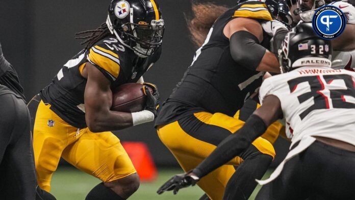 Pittsburgh Steelers RB Najee Harris (22) runs the ball against the Atlanta Falcons.