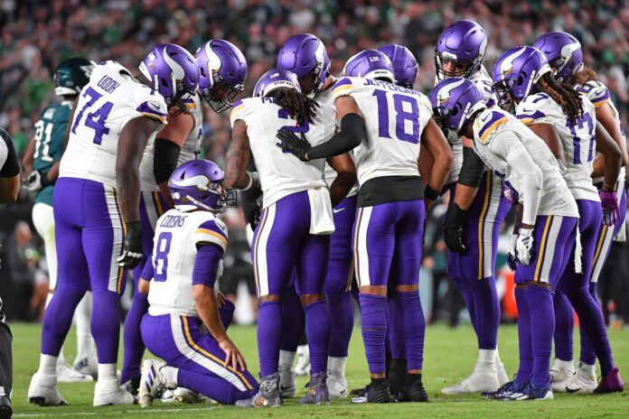 Kirk Cousins (8) leads his team in the huddle against the Philadelphia Eagles at Lincoln Financial Field.