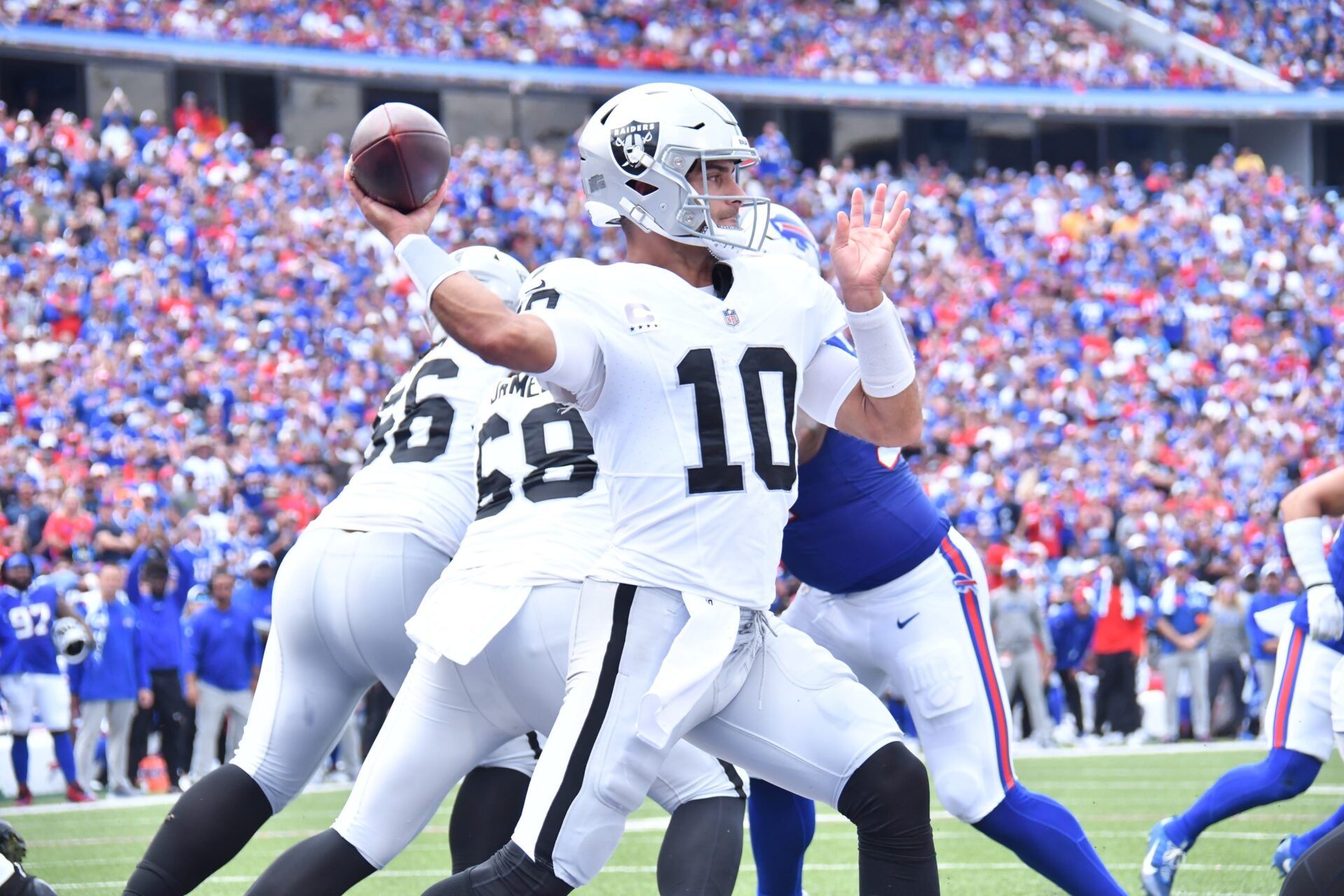 Las Vegas Raiders QB Jimmy Garoppolo (10) throws a pass against the Buffalo Bills.