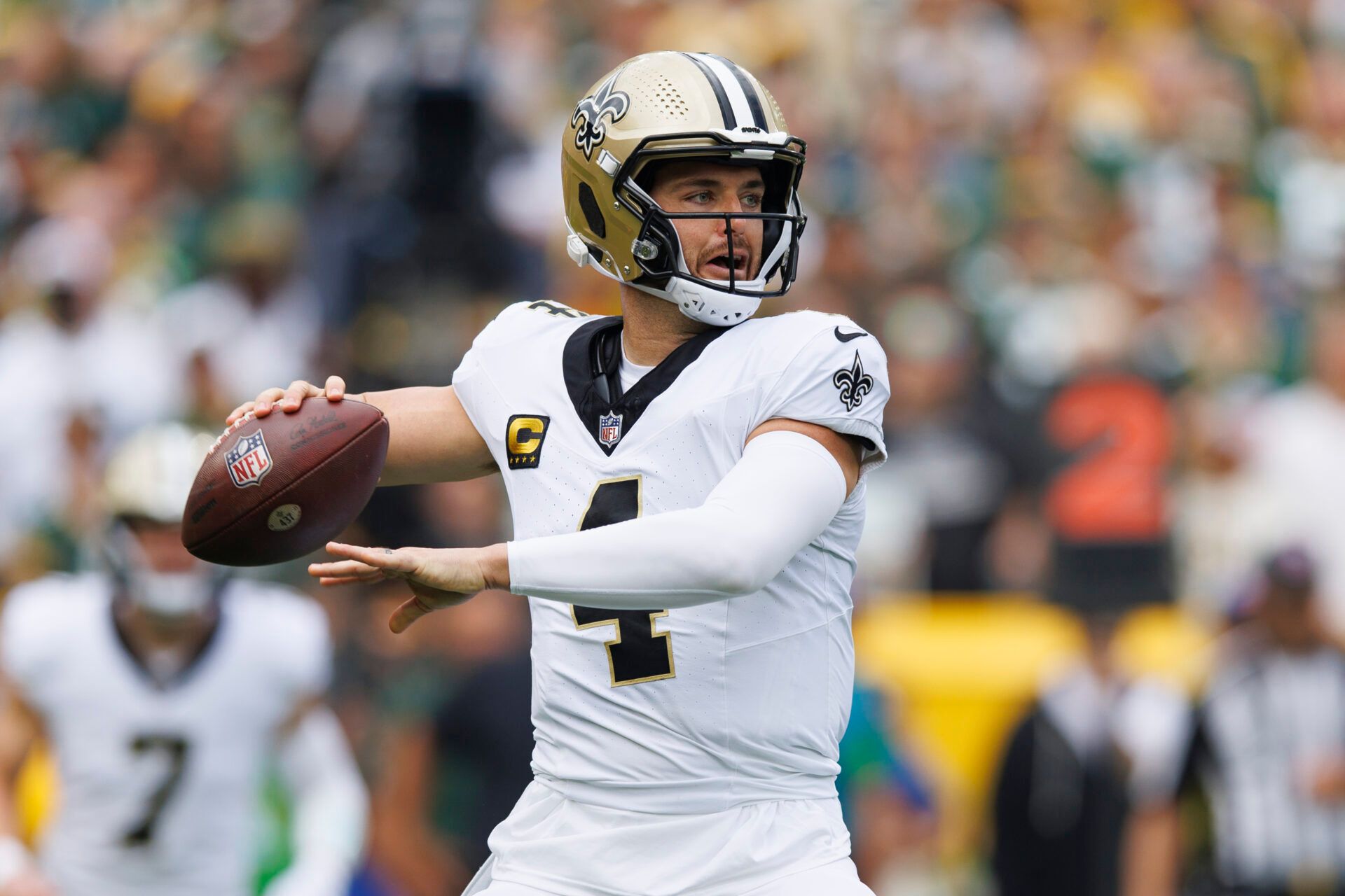 New Orleans Saints QB Derek Carr (4) throws a pass.