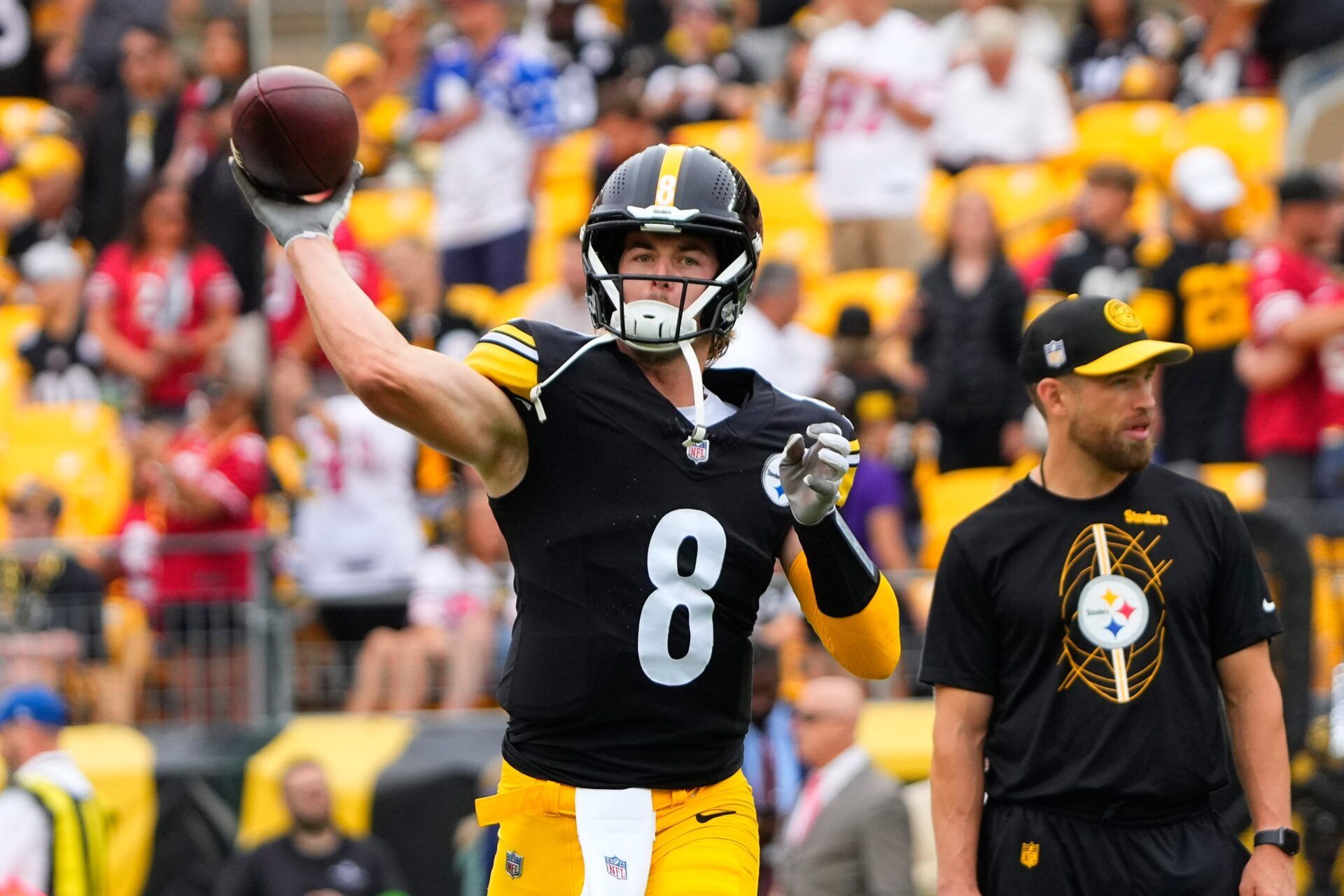 Pittsburgh Steelers QB Kenny Pickett (8) warms up before playing the San Francisco 49ers.