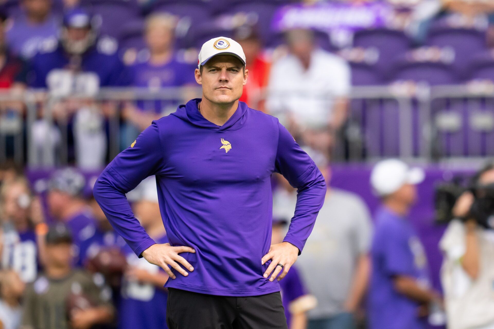 Kevin O'Connell looks on before a game against the Arizona Cardinals at U.S. Bank Stadium.