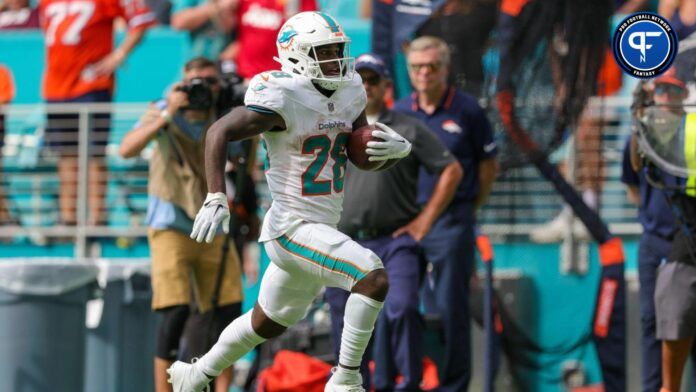 De'Von Achane (28) runs for a touchdown against the Miami Dolphins in the fourth quarter at Hard Rock Stadium.