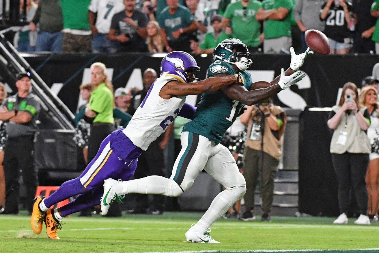 A.J. Brown (11) canÕt make catch against Minnesota Vikings cornerback Akayleb Evans (21) during the fourth quarter at Lincoln Financial Field.