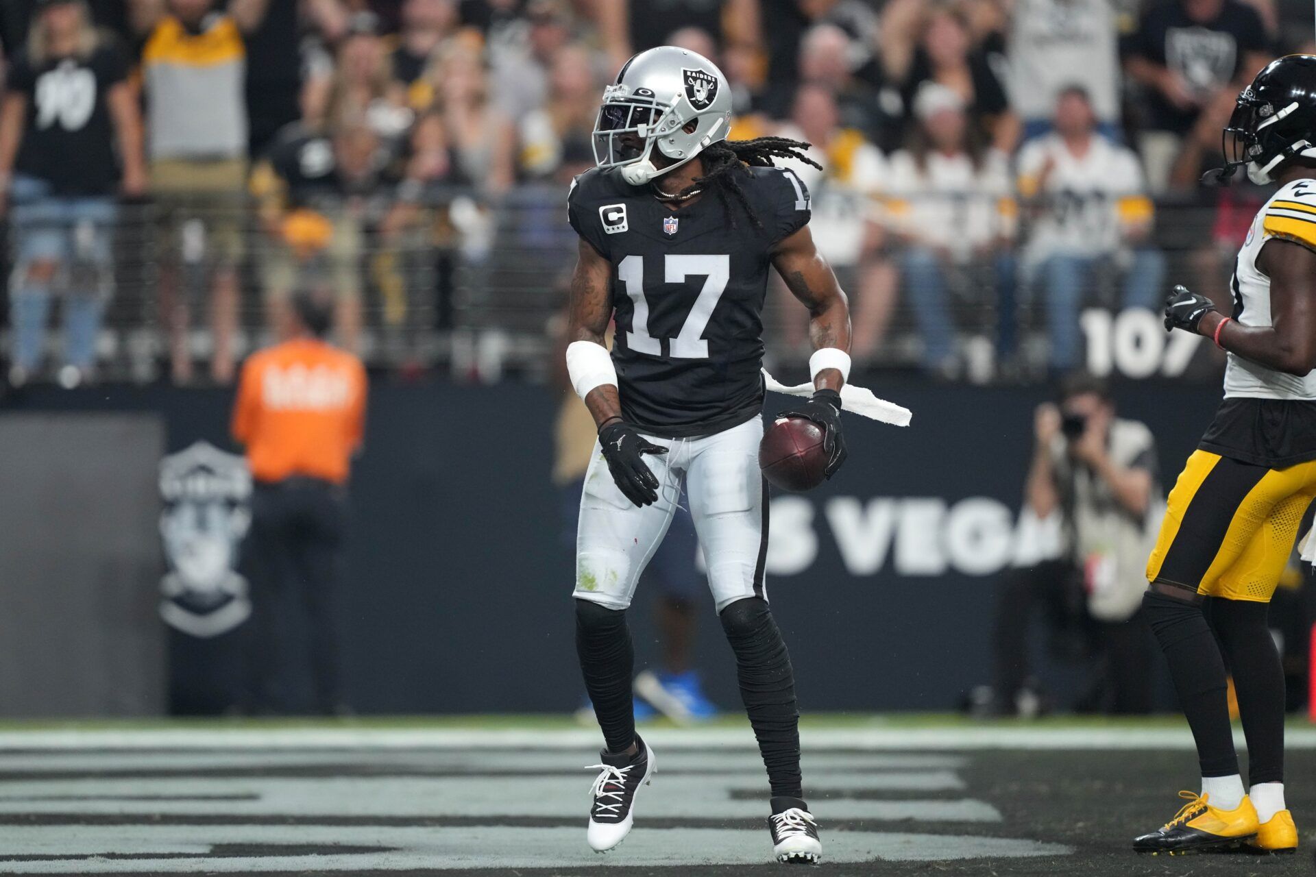 Davante Adams (17) reacts after catching a touchdown pass against the Pittsburgh Steelers in the first half at Allegiant Stadium.