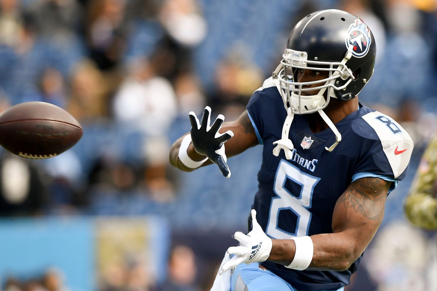 Tennessee Titans RB Adrian Peterson (8) catches a pass during warmups.