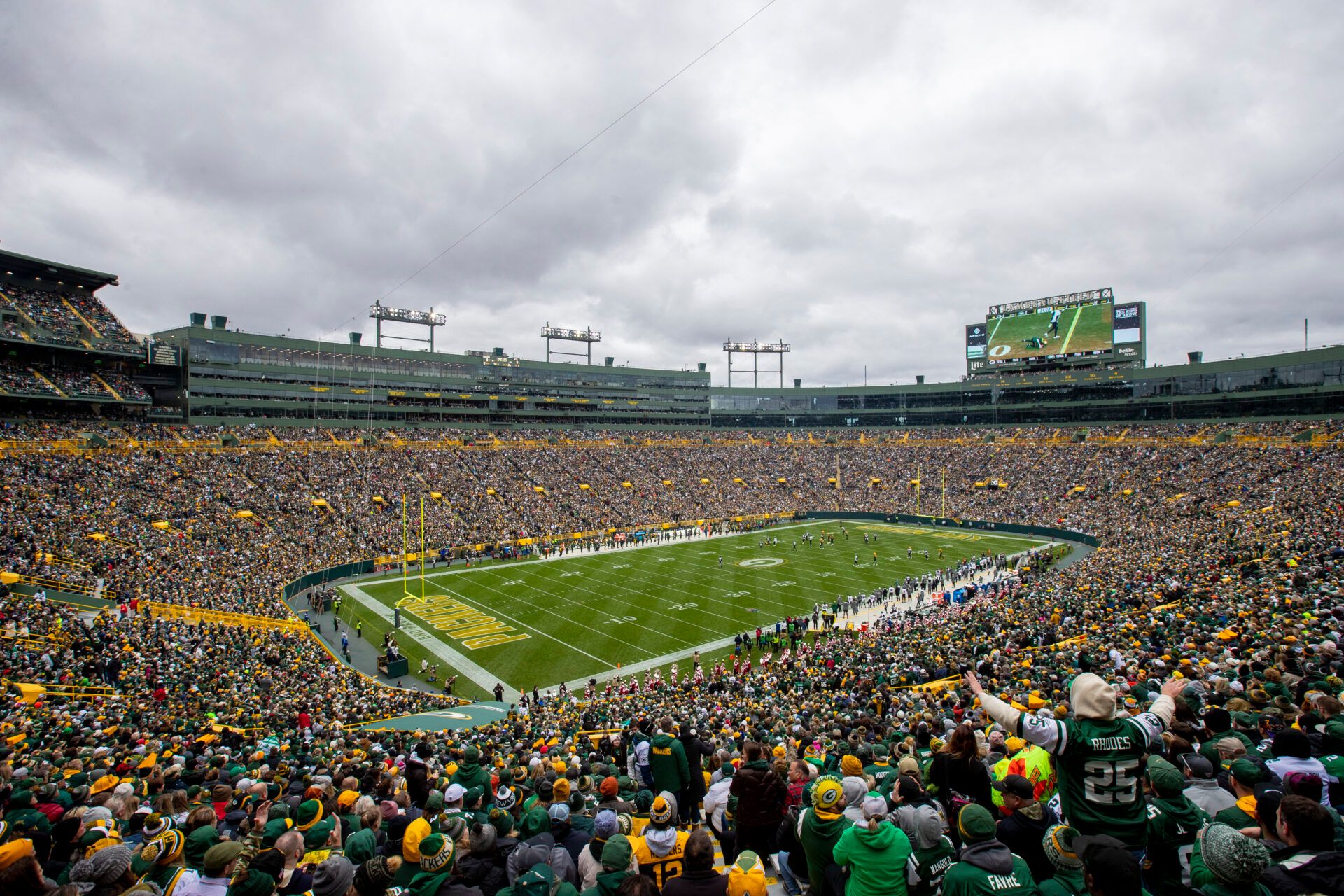 A general view as the Green Bay Packers play the New York Jets in the first quarter at Lambeau Field.