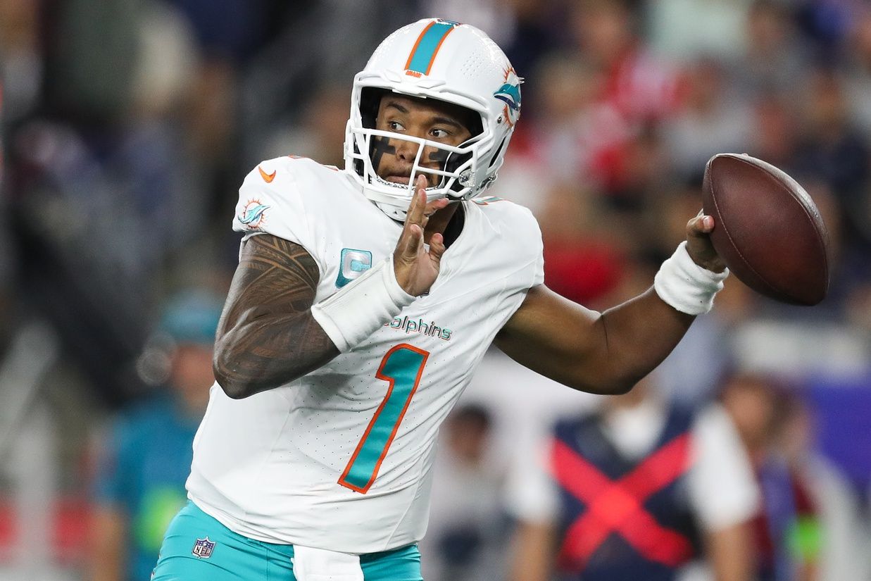 Miami Dolphins QB Tua Tagovailoa (1) throws a pass against the New England Patriots.