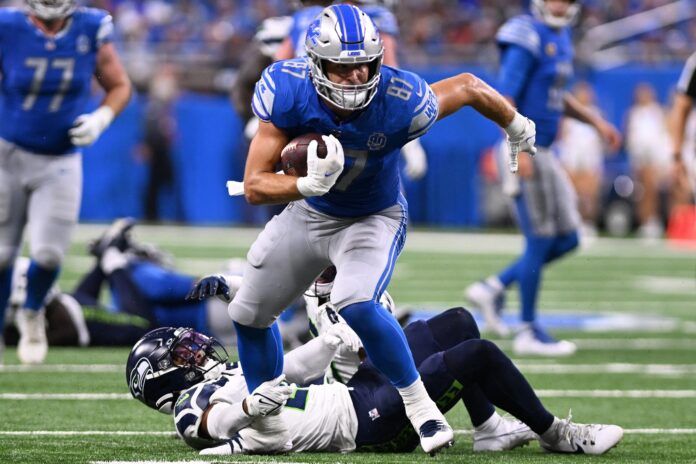 Sam LaPorta (87) breaks away from Seattle Seahawks safety Julian Love (20) after catching a pass in the fourth quarter at Ford Field.