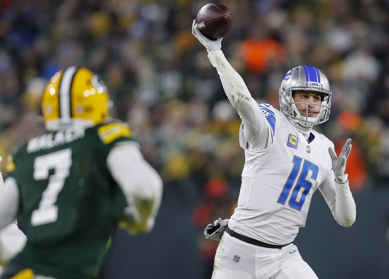 Jared Goff (16) passes the ball against the Green Bay Packers at Lambeau Field.