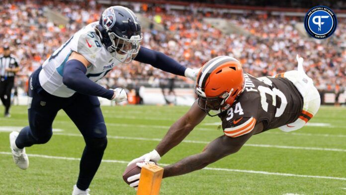 Cleveland Browns running back Jerome Ford (34) dives for a touchdown as Tennessee Titans linebacker Jack Gibbens (50) chases him during the third quarter at Cleveland Browns Stadium.