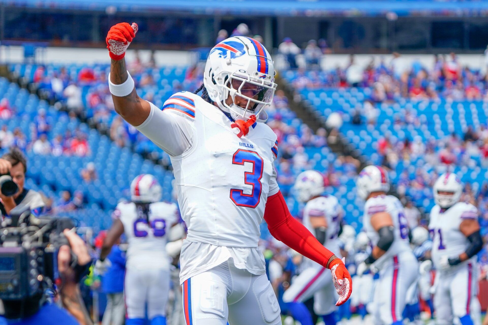 Damar Hamlin (3) warms up prior to the game against the Indianapolis Colts at Highmark Stadium.