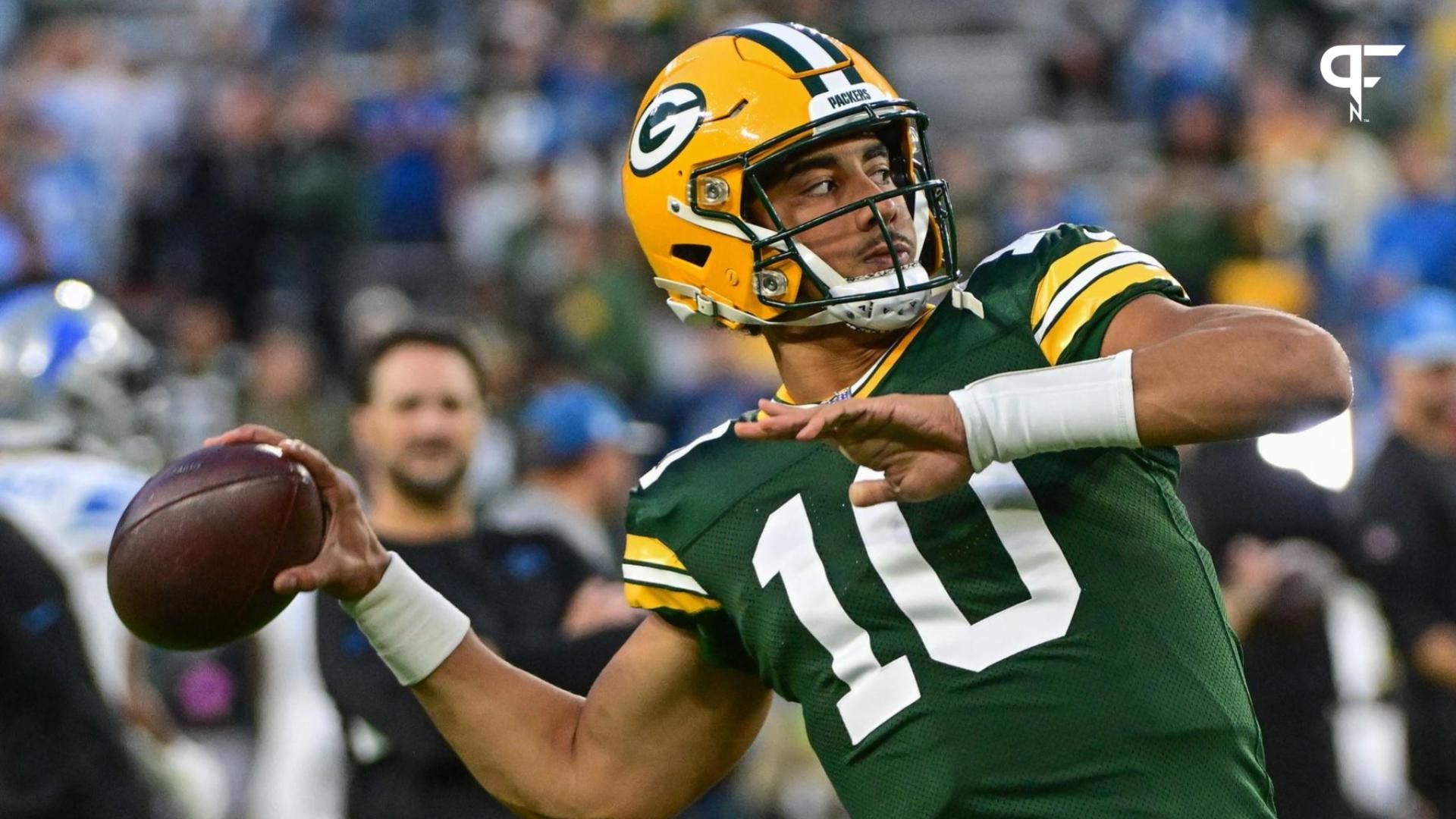 Jordan Love (10) warms up before game against the Detroit Lions at Lambeau Field.