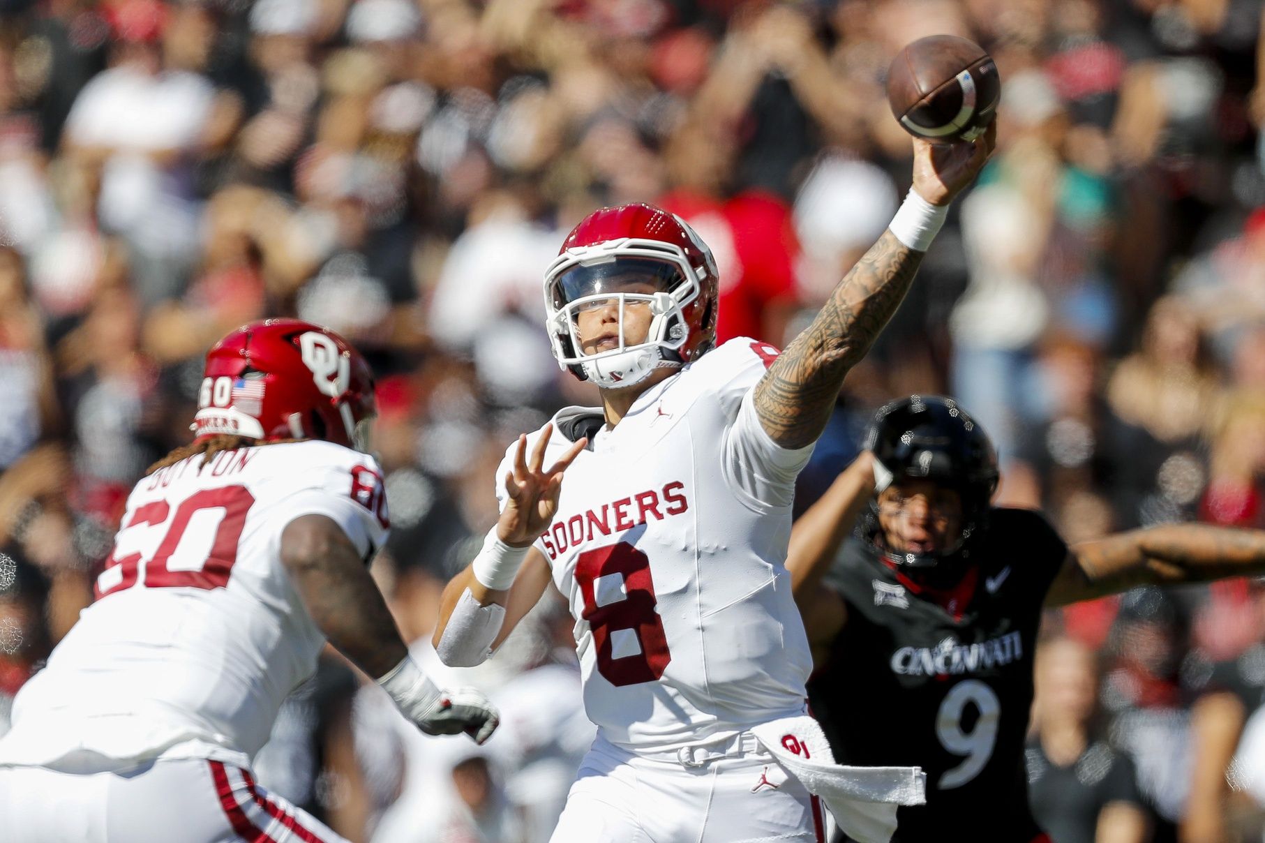 Dillon Gabriel (8) throws a pass against the Cincinnati Bearcats in the first half at Nippert Stadium.