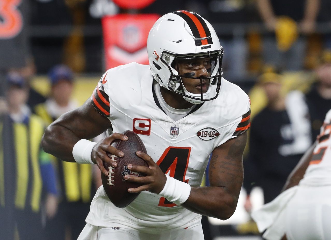 Deshaun Watson (4) scrambles with the ball against the Pittsburgh Steelers during the first quarter at Acrisure Stadium.