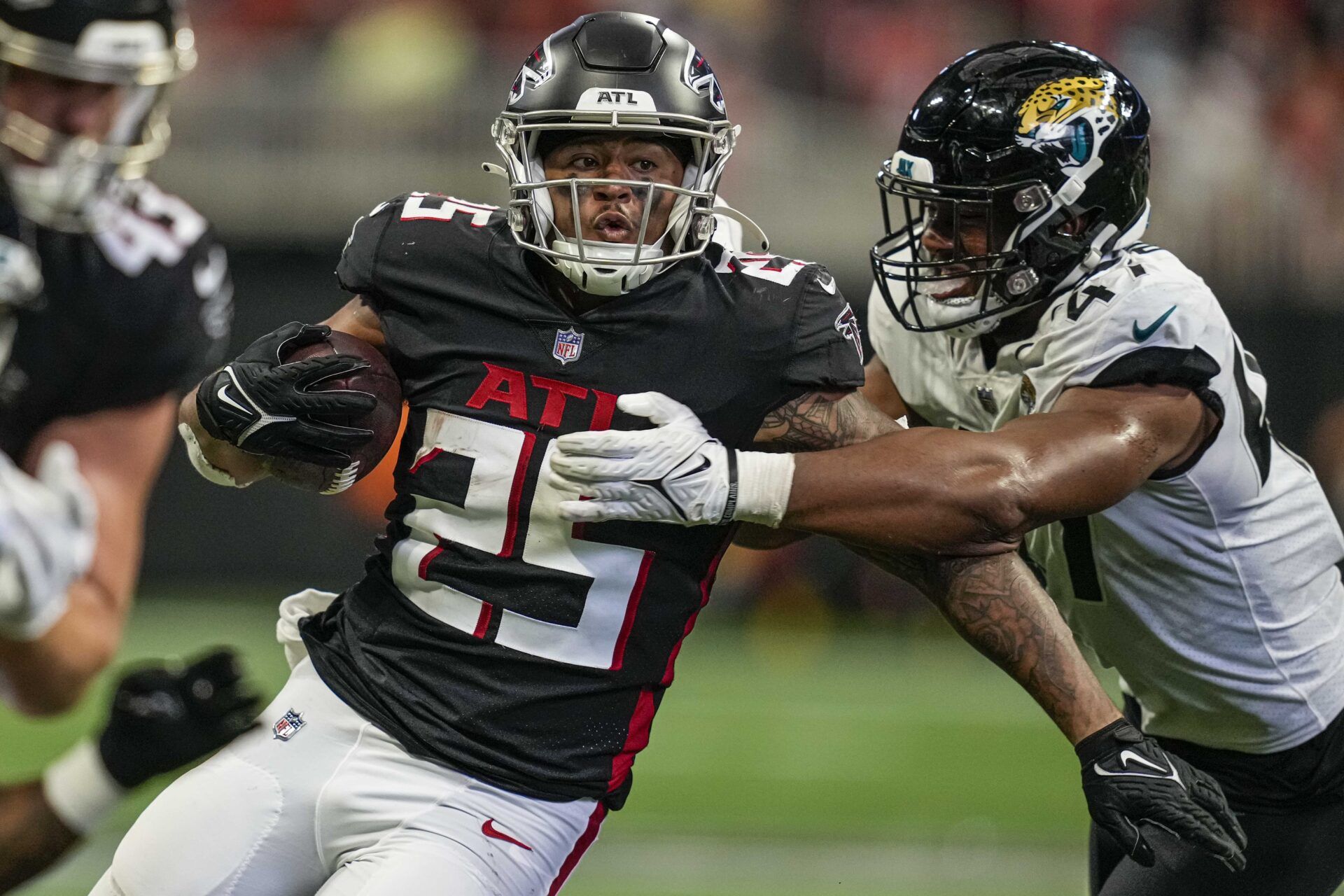 Atlanta Falcons running back Tyler Allgeier (25) runs against Jacksonville Jaguars defensive end De'Shaan Dixon (47) during the second half at Mercedes-Benz Stadium.