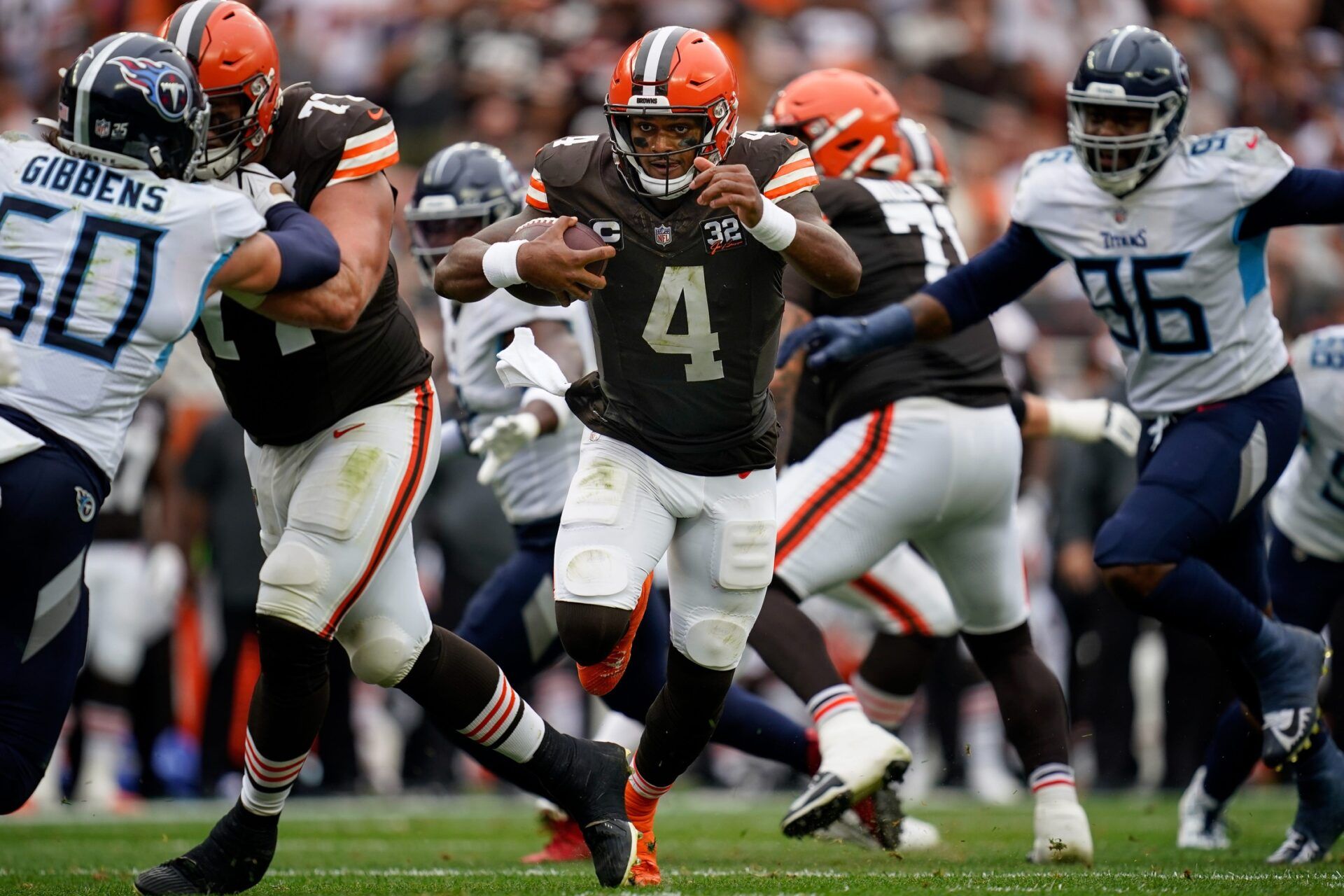 Cleveland Browns QB Deshaun Watson (4) runs with the ball against the Tennessee Titans.