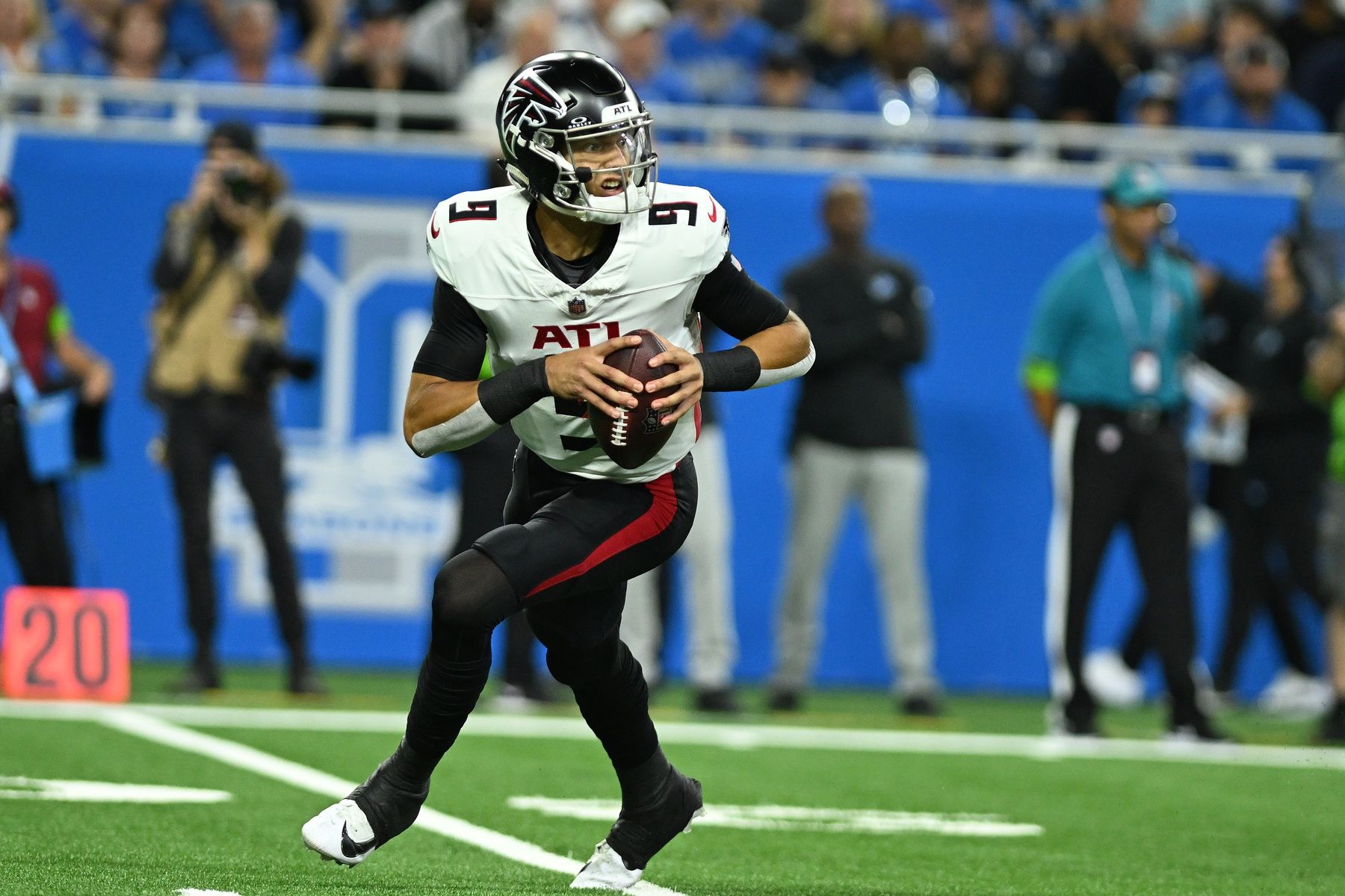 Atlanta Falcons QB Desmond Ridder (9) rolls out against the Detroit Lions.