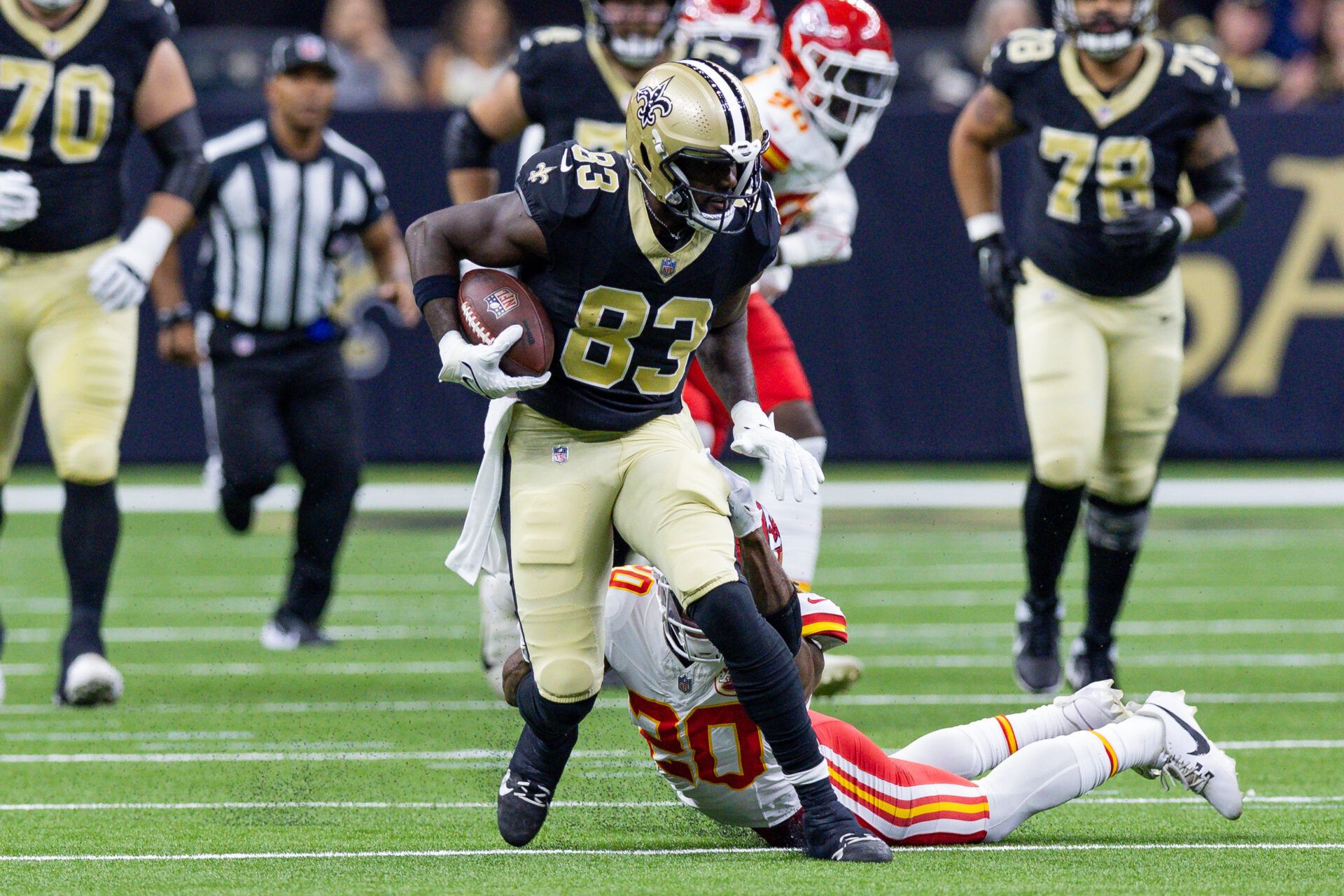 New Orleans Saints TE Juwan Johnson (83) catches a pass against the Kansas City Chiefs.