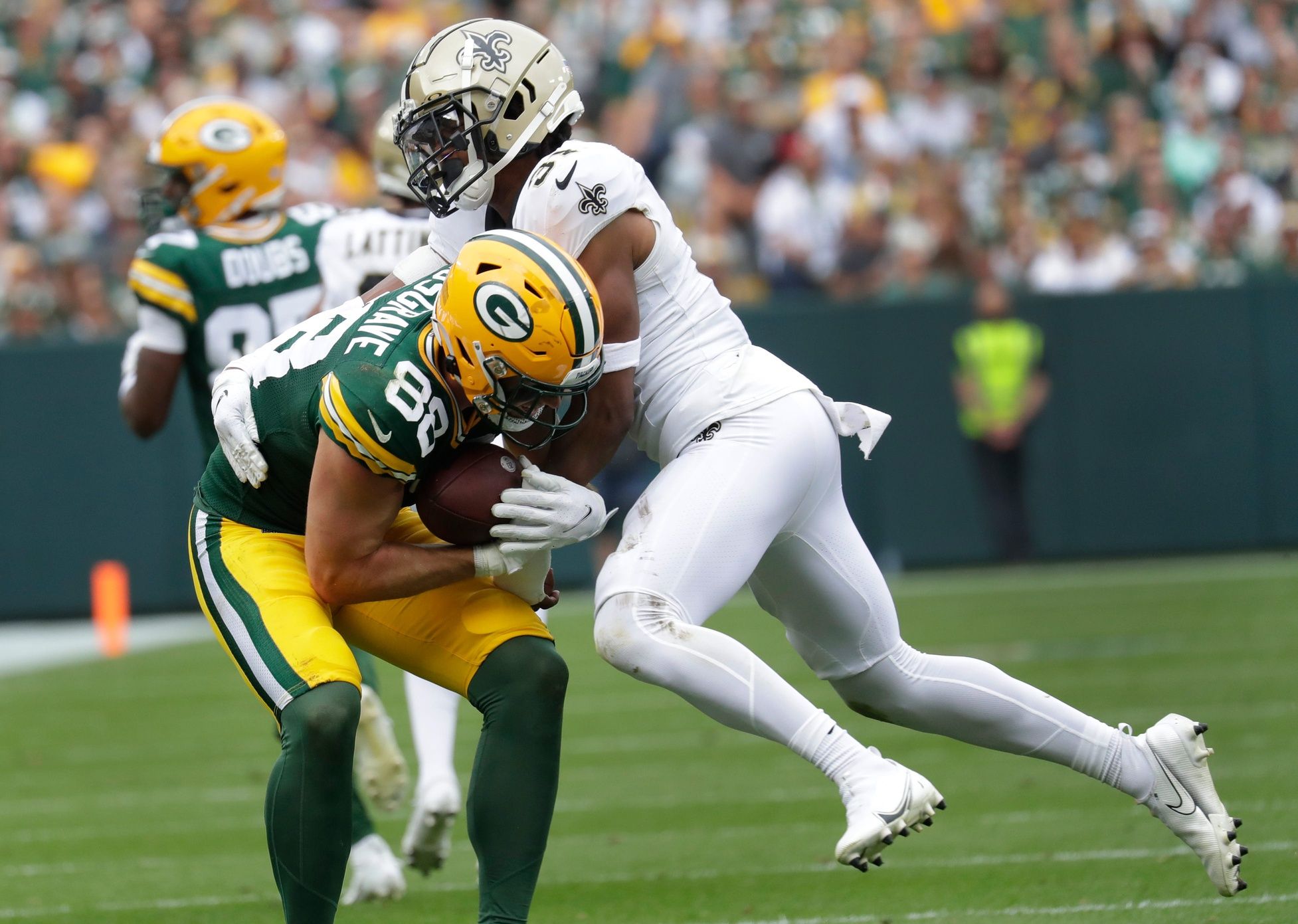 Luke Musgrave (88) gets a first down reception against New Orleans Saints safety Jordan Howden (31) in the third quarter.