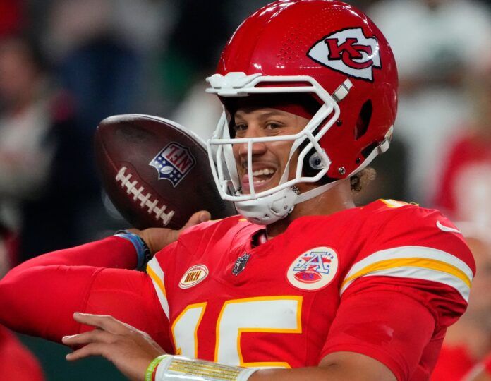 Patrick Mahomes (15) pre game against the Jets at MetLife Stadium.