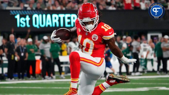 Isiah Pacheco (10) on his way to scoring a 1st half touchdown against te Jets at MetLife Stadium.