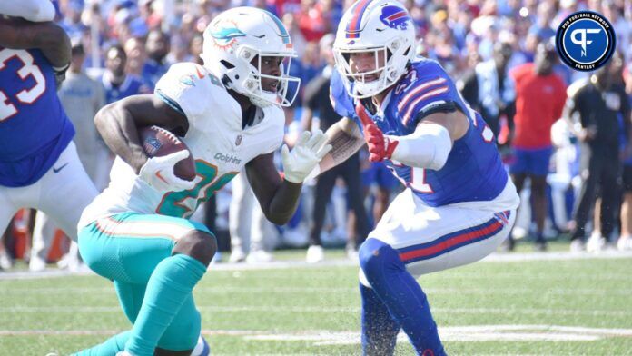 Miami Dolphins RB De'Von Achane (28) runs the ball against Buffalo.