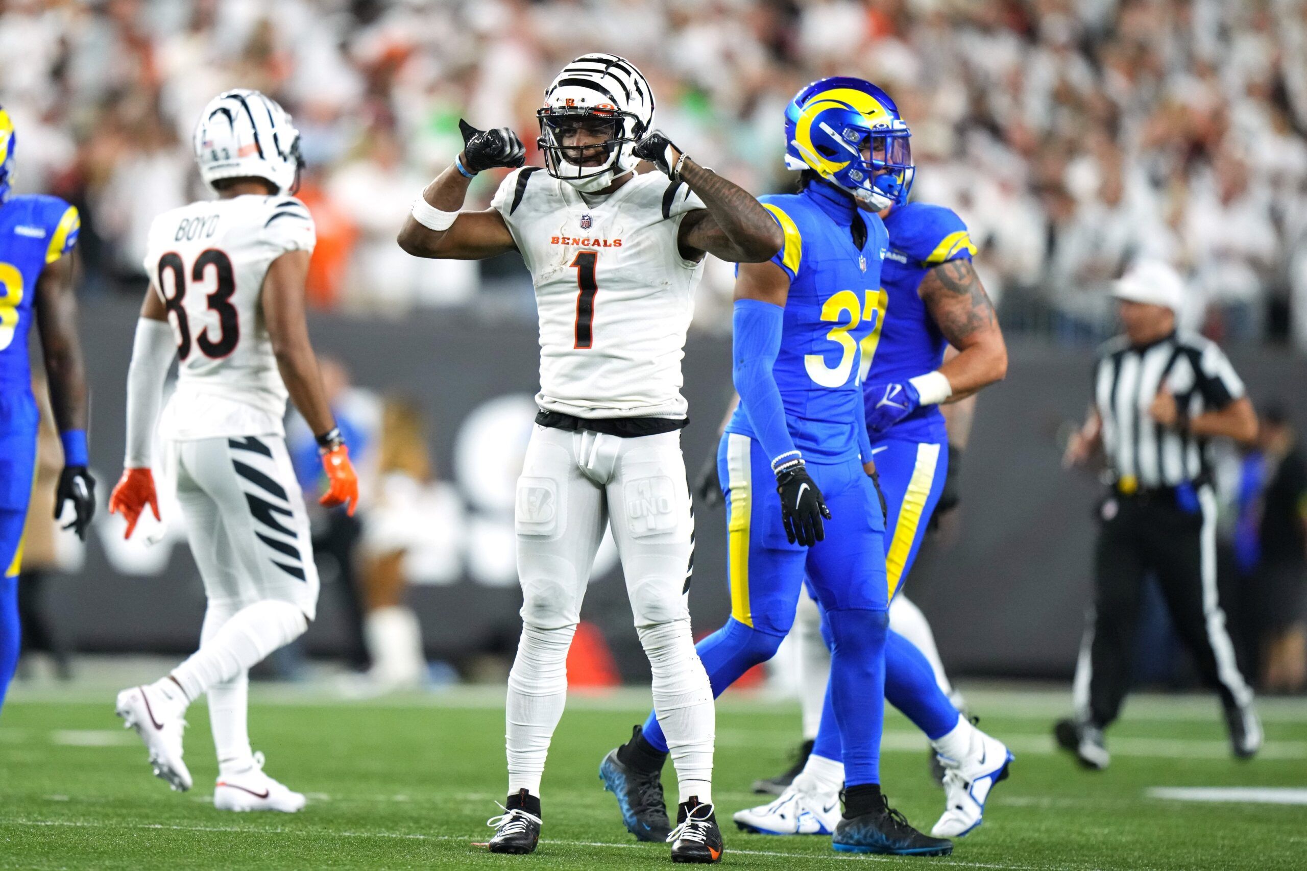 Ja'Marr Chase (1) celebrates a catch in the third quarter.