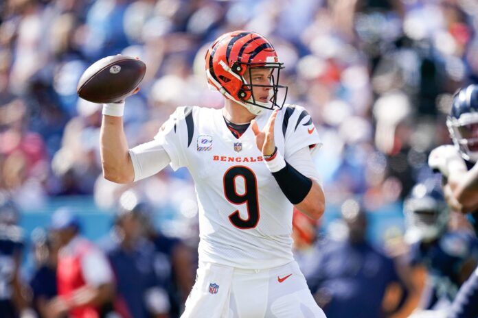 Cincinnati Bengals QB Joe Burrow throws a pass.