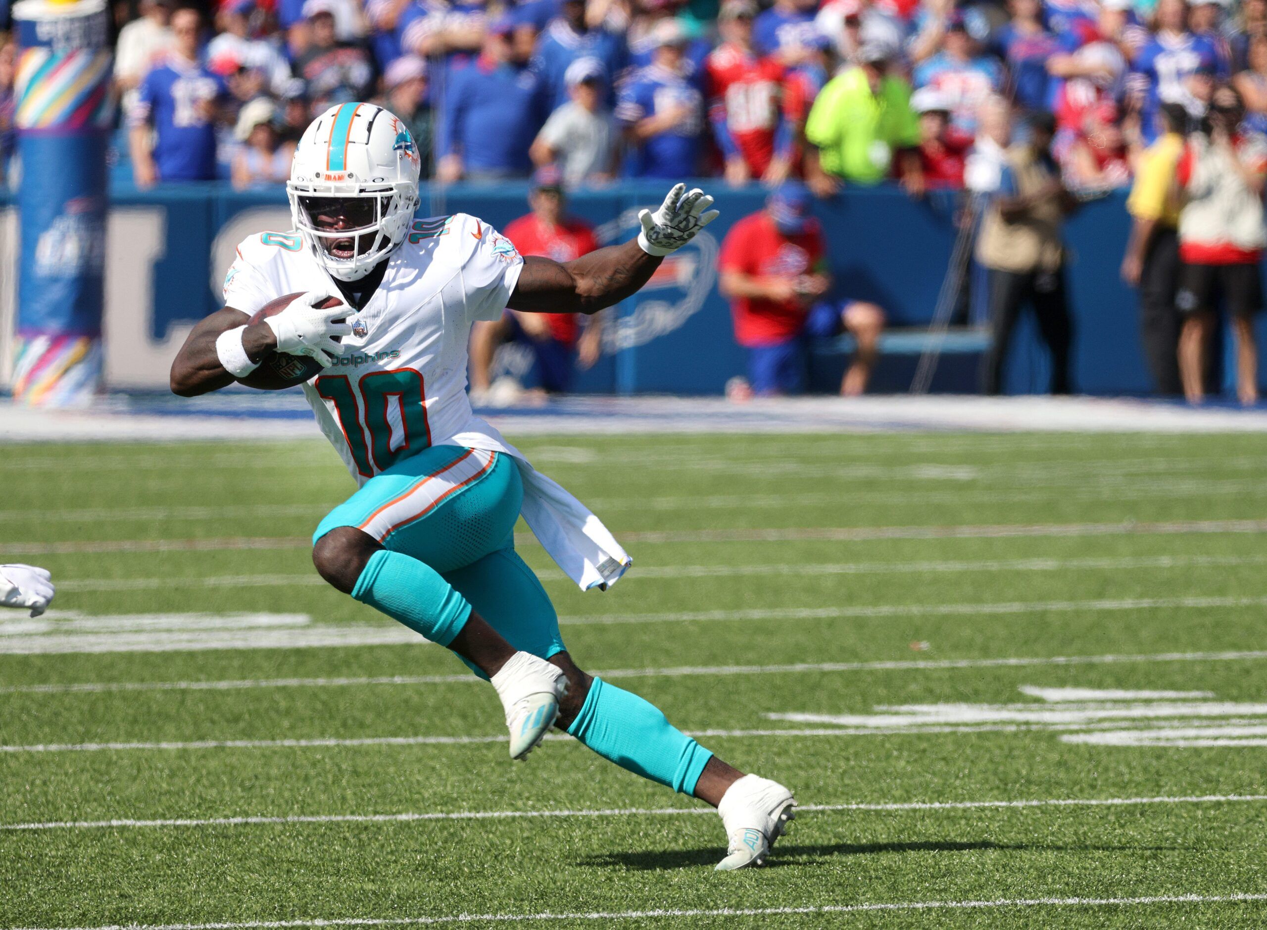 Miami receiver Tyreek Hill caught 3 passes for 58 -yards against the Bills defense.