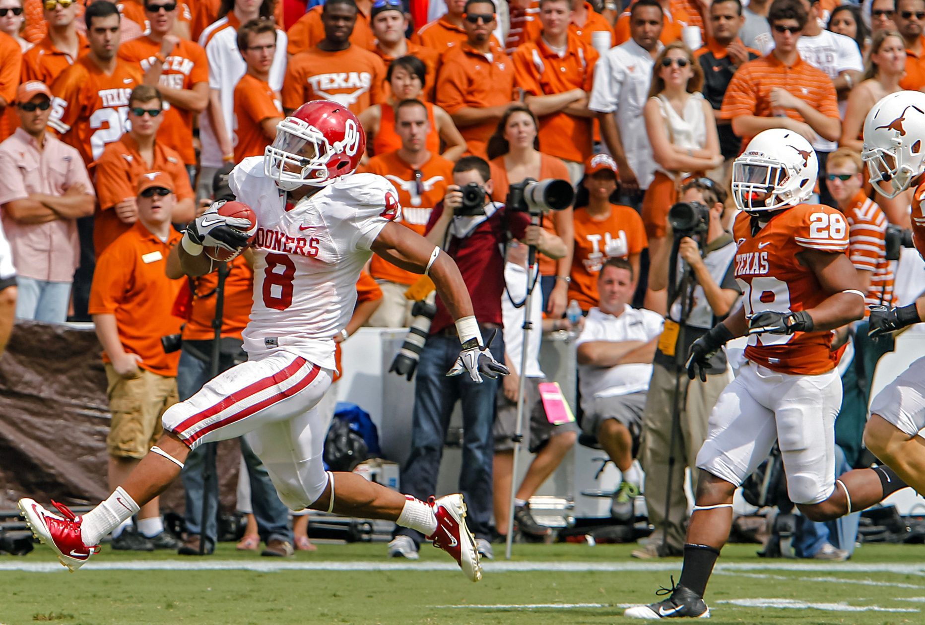 Oklahoma's Dominique Whaley (8) runs to the end zone for a touchdown against Texas.