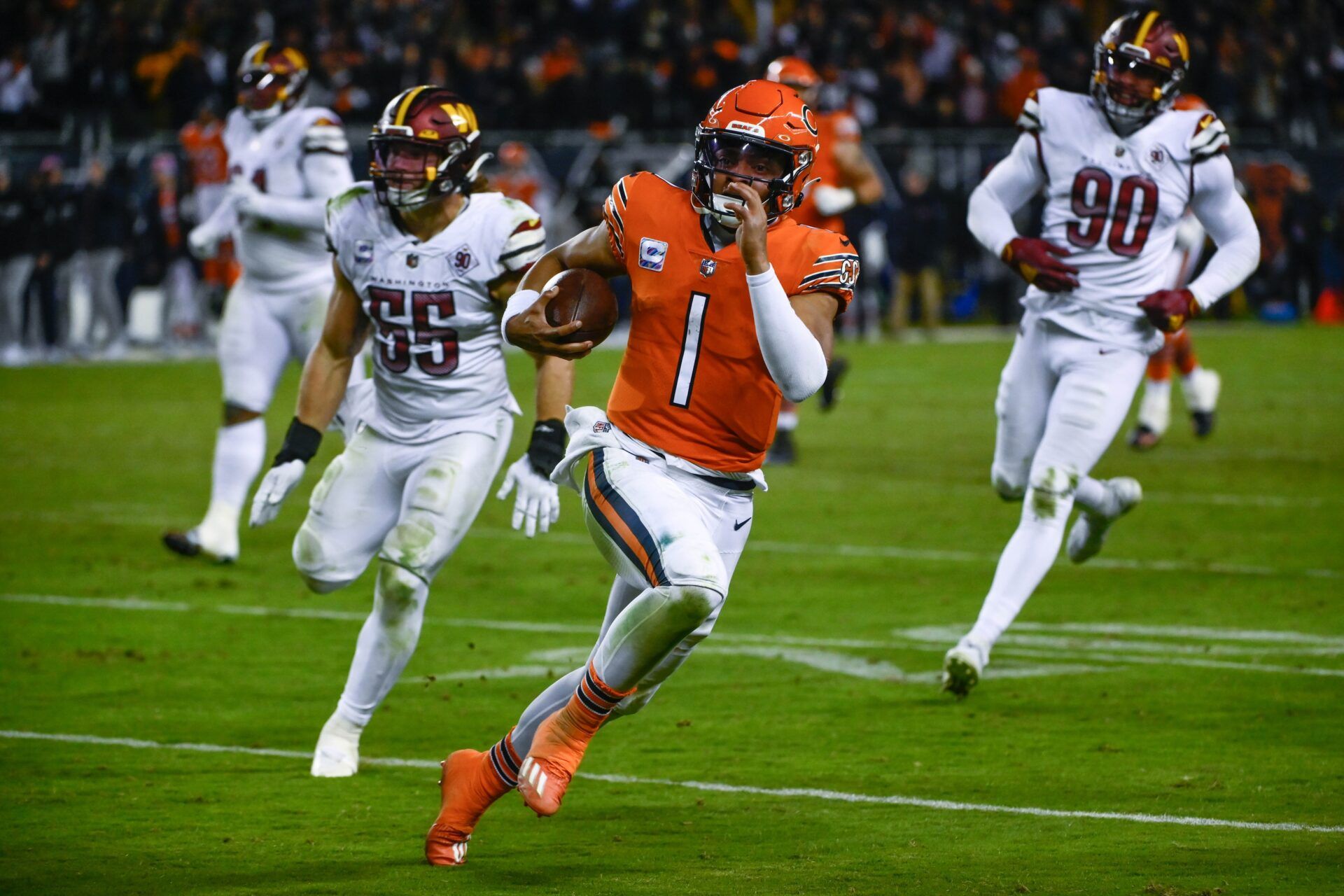 Chicago Bears QB Justin Fields (1) runs with the ball against the Washington Commanders.