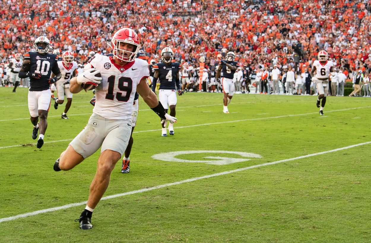 Georgia Bulldogs tight end Brock Bowers (19) runs into the end zone after a catch for the game-sealing touchdown vs. Auburn.