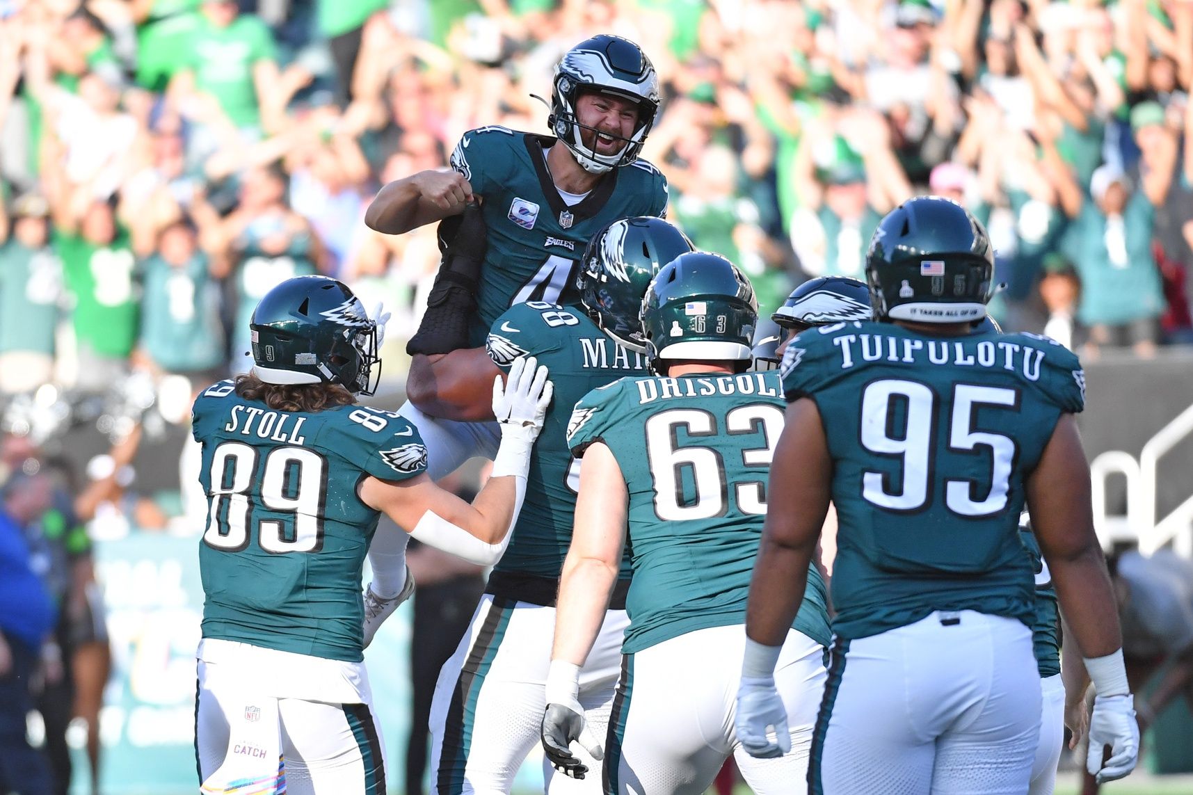 Philadelphia Eagles players celebrate after kicker Jake Elliott's (4) game-winning field goal.