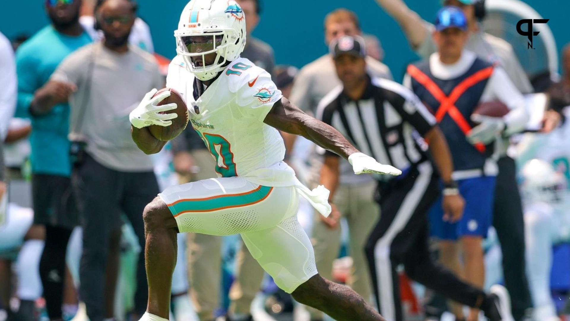 Miami Dolphins WR Tyreek Hill (10) runs for a touchdown.