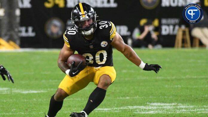 Jaylen Warren (30) runs with the ball against the Cleveland Browns defense during the third quarter at Acrisure Stadium.