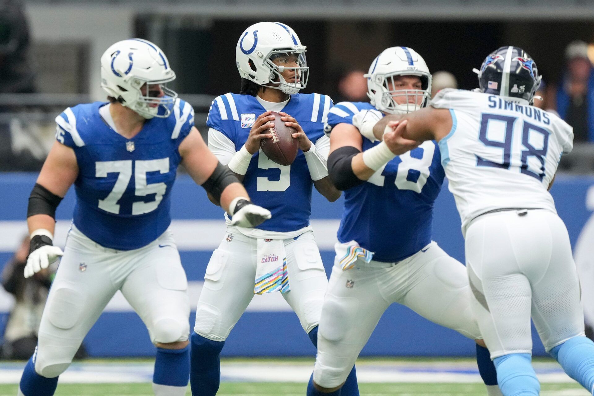 Indianapolis Colts QB Anthony Richardson (5) looks to pass against the Tennessee Titans.