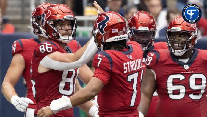 Dalton Schultz (86) celebrates his touchdown with quarterback C.J. Stroud (7) and teammates against the Pittsburgh Steelers in the second half at NRG Stadium.