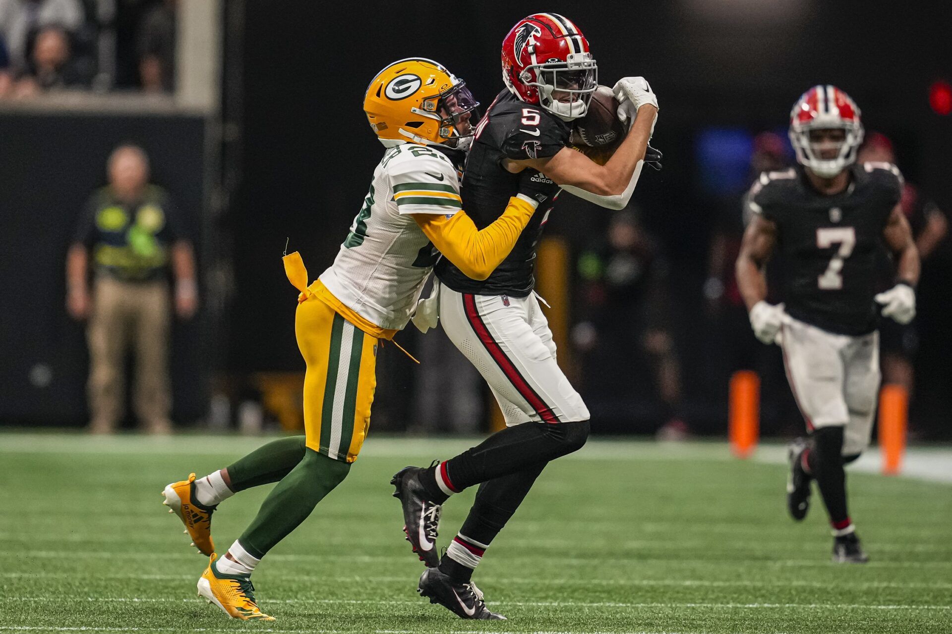 Green Bay Packers CB Jaire Alexander (23) tackles Atlanta Falcons WR Drake London (5).