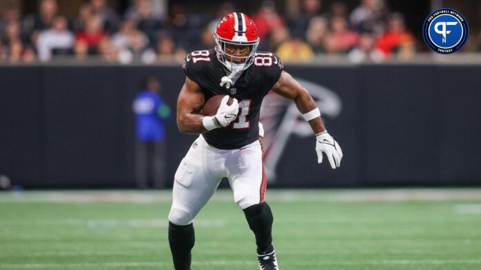 Jonnu Smith (81) runs after a catch against the Green Bay Packers in the first quarter at Mercedes-Benz Stadium.