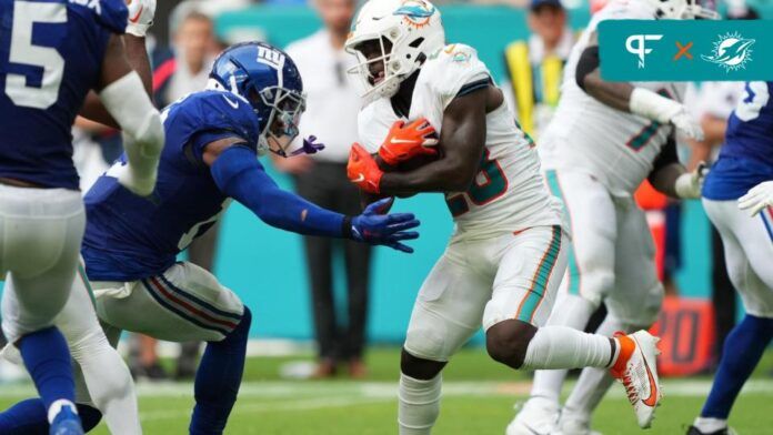 Miami Dolphins RB De'Von Achane (28) rushes the ball against the New York Giants.